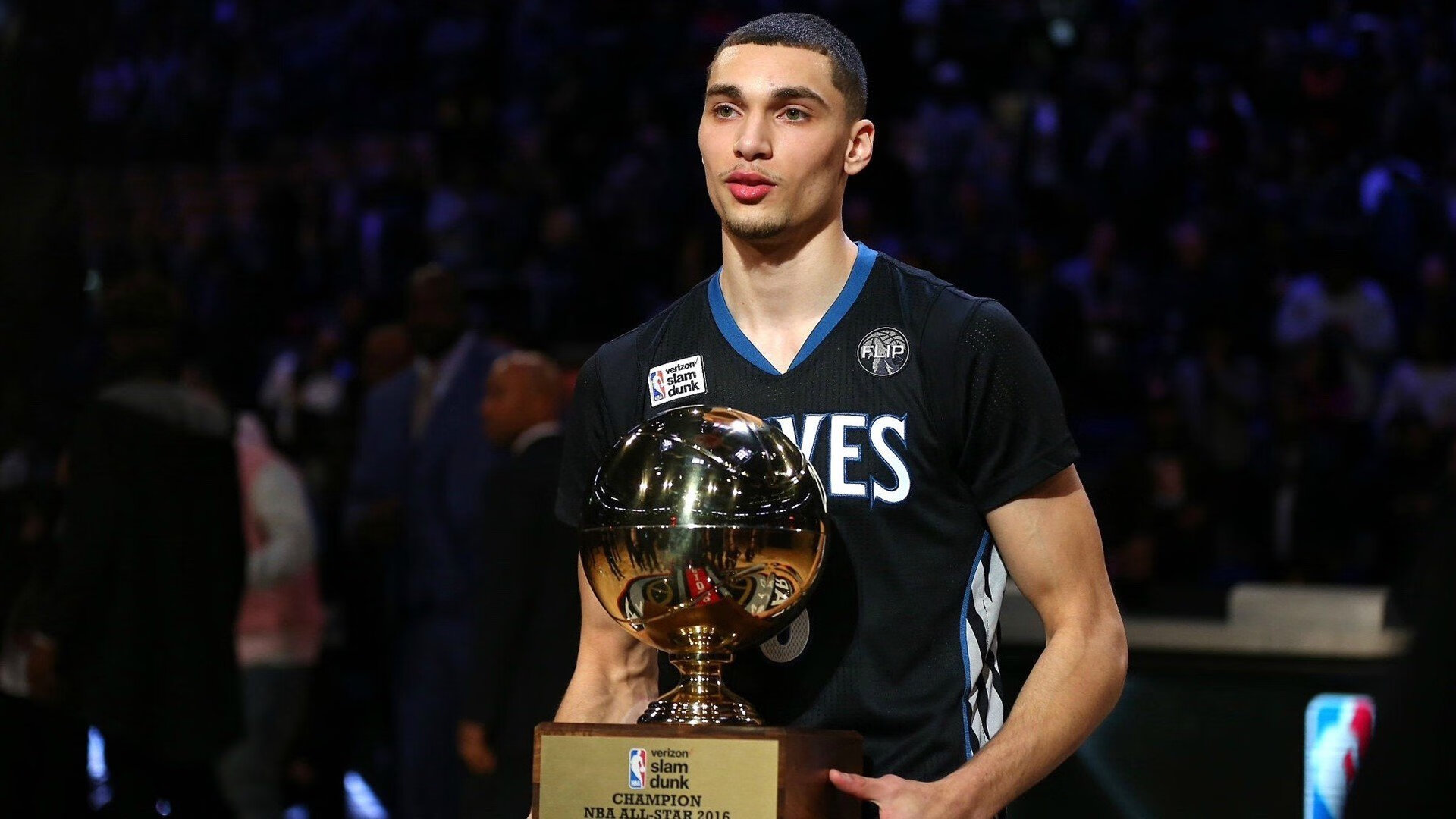 爱游戏下载-伦纳德让比赛提前失去悬念，骑士末节带走步行者