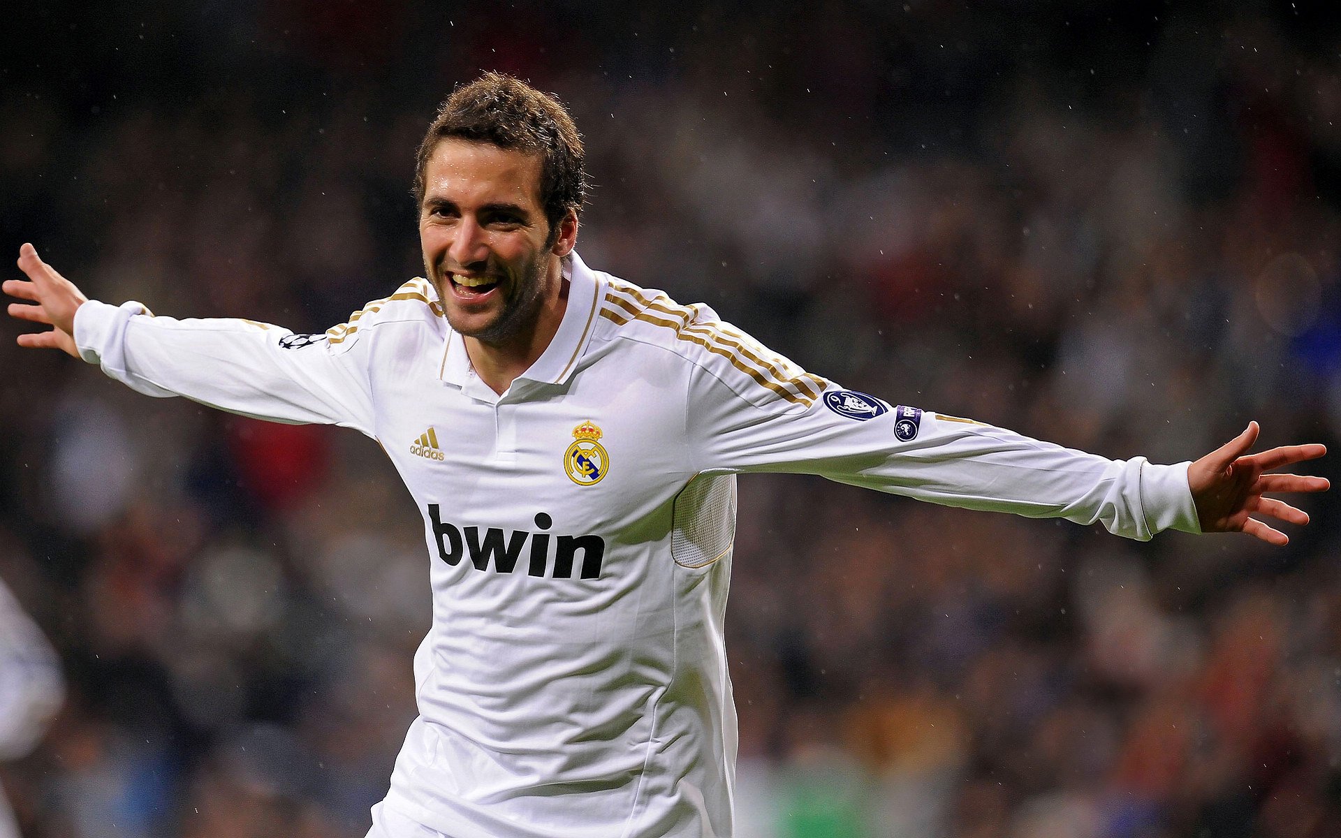 新王登基!贝林厄姆统治王子公园,巴黎横扫曼联宣告欧洲足坛权力更迭